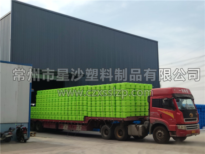 常州市星沙塑料制品有限公司-熒光綠淺藍色浮筒發往湖北1